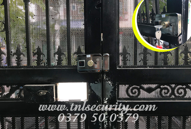 lap-dat-khoa-dien-tu-the-tu-cho-nha-tai-tan-phu